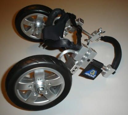 Invalidný vozík pre psa s prednou parézou