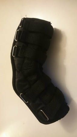 Zadná stabilizovaná ortéza na členok 3 dlahy