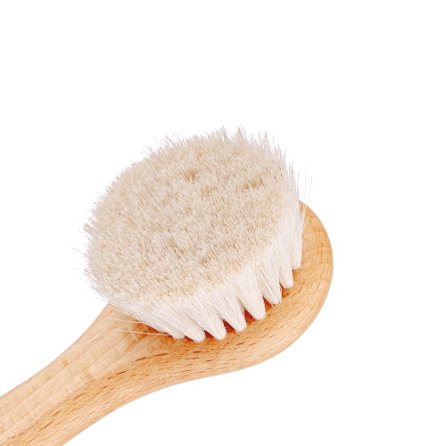 Štetec z kozích chlpov na nanášanie púdru szczotka-z-koziego-wlosia-2.png