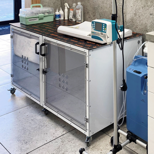 Dvojitá klietka s pohyblivou priečkou 60x120x60 cm Podwójna klatka z ruchomą przegrodą.png