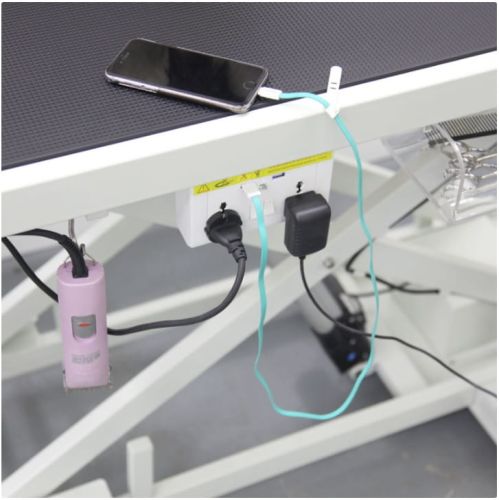 Elektrický stolík Shernbao s elektrickou zásuvkou a USB portom 25188.jpg